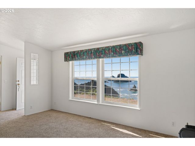 2370 CAPE MEARES Loop, Tillamook, OR 97141