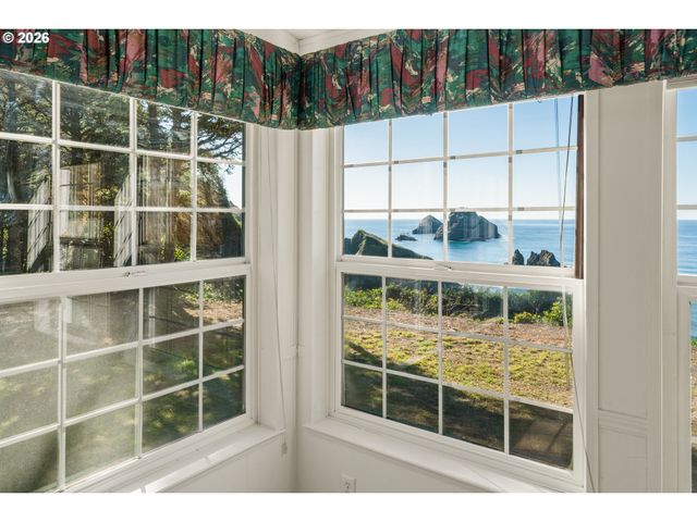 2370 CAPE MEARES Loop, Tillamook, OR 97141
