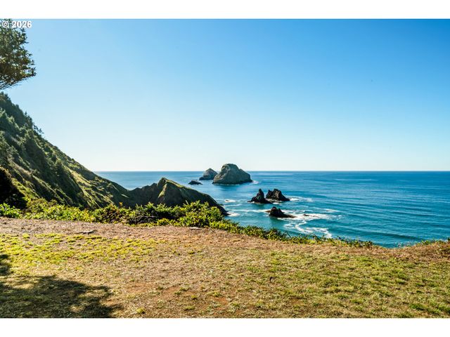 2370 CAPE MEARES Loop, Tillamook, OR 97141