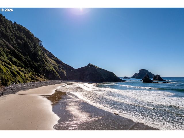 2370 CAPE MEARES Loop, Tillamook, OR 97141