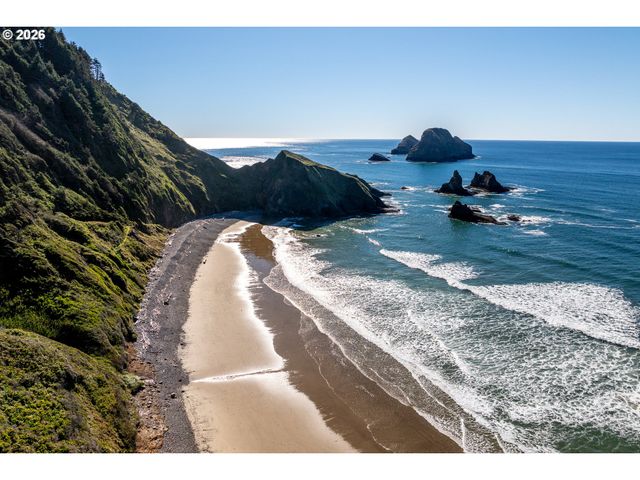 2370 CAPE MEARES Loop, Tillamook, OR 97141