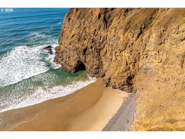 2370 CAPE MEARES Loop, Tillamook, OR 97141