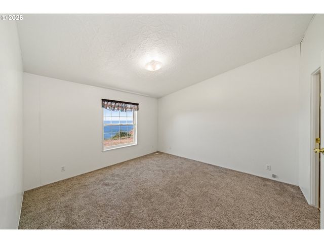 2370 CAPE MEARES Loop, Tillamook, OR 97141