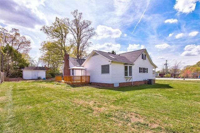 1229 Guilford College Road, Jamestown, NC 27282