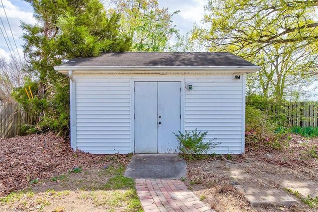 1229 Guilford College Road, Jamestown, NC 27282