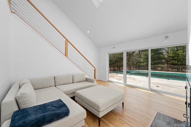 35 Ely Brook Road, East Hampton, NY 11937