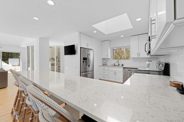 35 Ely Brook Road, East Hampton, NY 11937