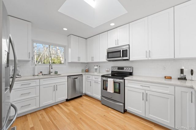 35 Ely Brook Road, East Hampton, NY 11937