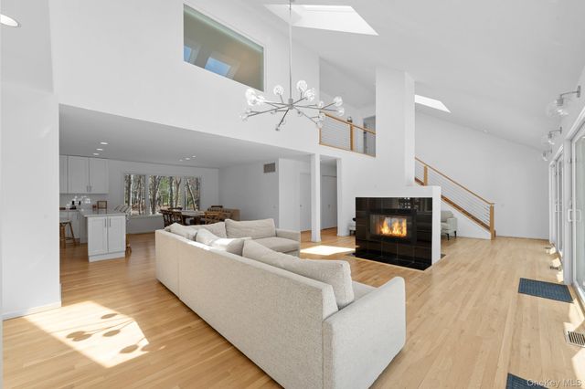 35 Ely Brook Road, East Hampton, NY 11937