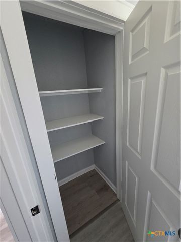 809 W Saint Louis Avenue, Seadrift, TX 77983