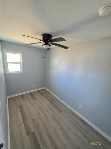 809 W Saint Louis Avenue, Seadrift, TX 77983