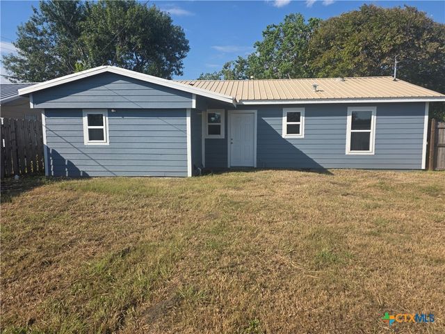 809 W Saint Louis Avenue, Seadrift, TX 77983