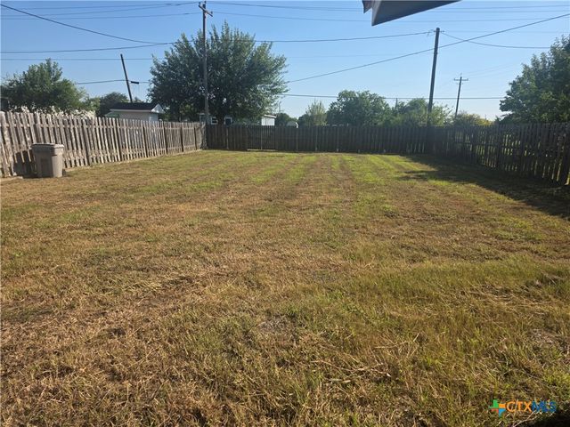 809 W Saint Louis Avenue, Seadrift, TX 77983