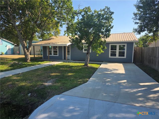 809 W Saint Louis Avenue, Seadrift, TX 77983