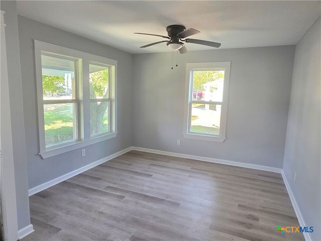 809 W Saint Louis Avenue, Seadrift, TX 77983