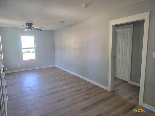 809 W Saint Louis Avenue, Seadrift, TX 77983