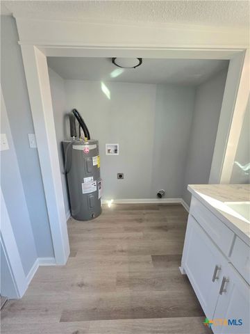 809 W Saint Louis Avenue, Seadrift, TX 77983