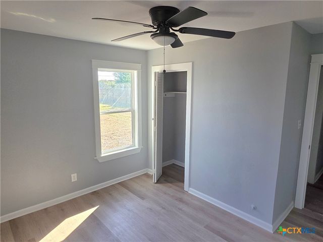 809 W Saint Louis Avenue, Seadrift, TX 77983