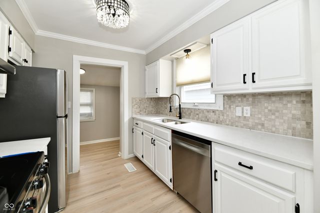 83 S 8th Avenue, Beech Grove, IN 46107