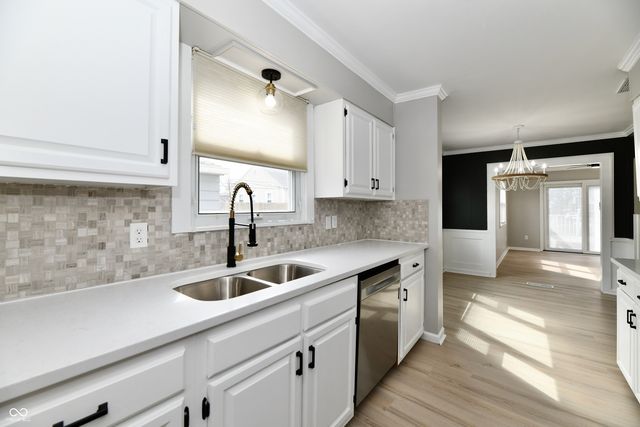 83 S 8th Avenue, Beech Grove, IN 46107