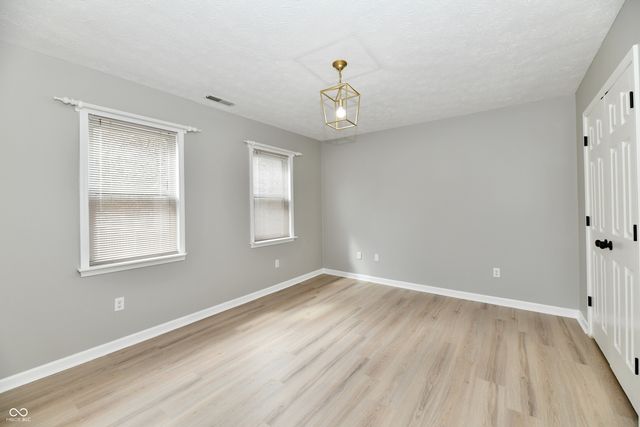 83 S 8th Avenue, Beech Grove, IN 46107