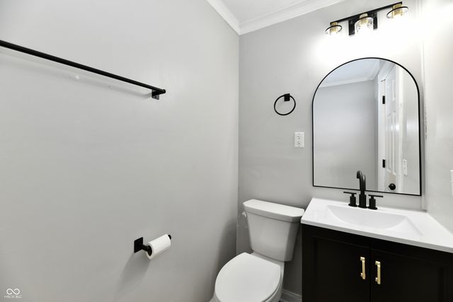 83 S 8th Avenue, Beech Grove, IN 46107