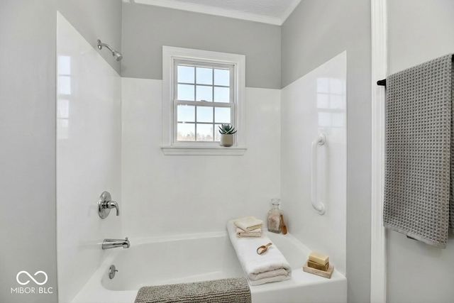 83 S 8th Avenue, Beech Grove, IN 46107