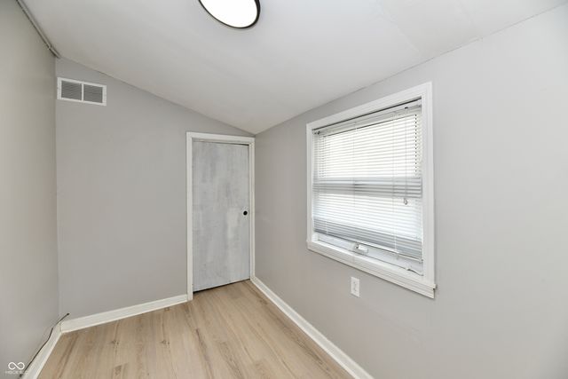 83 S 8th Avenue, Beech Grove, IN 46107