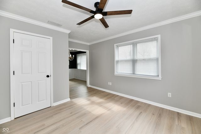 83 S 8th Avenue, Beech Grove, IN 46107