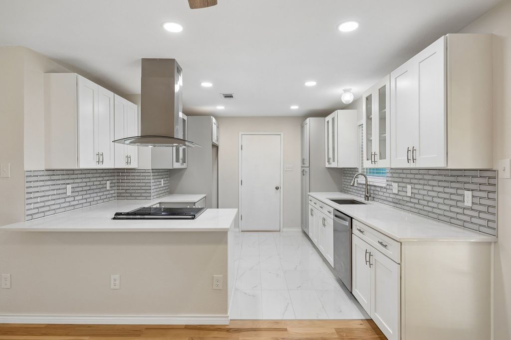 947 E Oakdale Road, Irving, TX 75060 — photo 3
