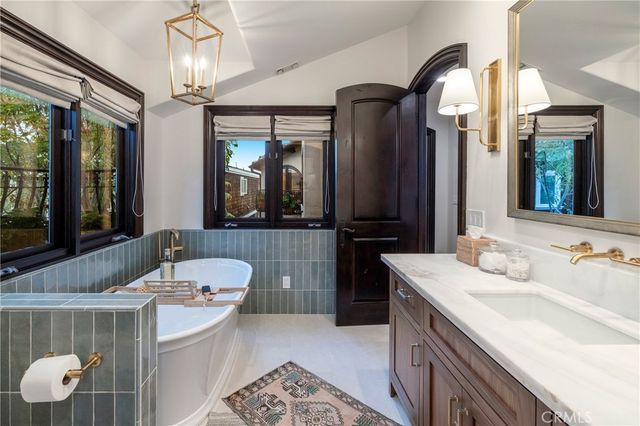 111 Via Koron, Newport Beach, CA 92663