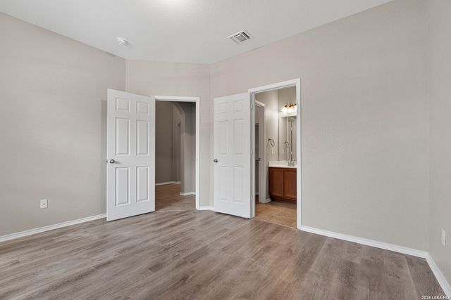 5626 Cross Pond, San Antonio, TX 78249