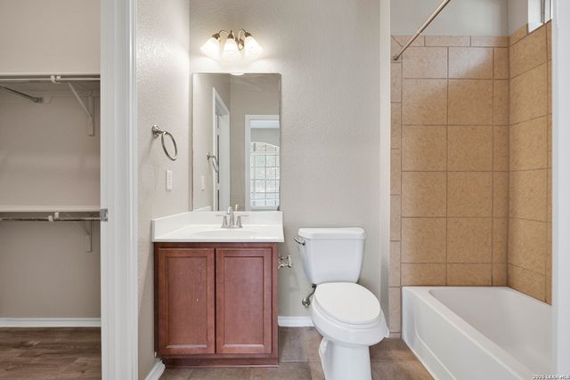 5626 Cross Pond, San Antonio, TX 78249