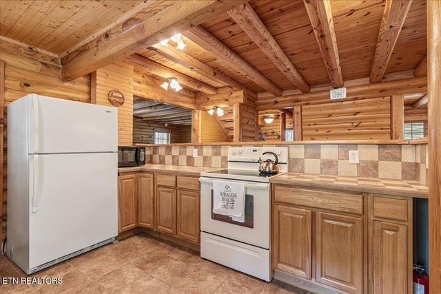 1736 Rafter Road, Tellico Plains, TN 37385