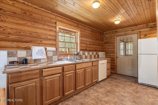 1736 Rafter Road, Tellico Plains, TN 37385
