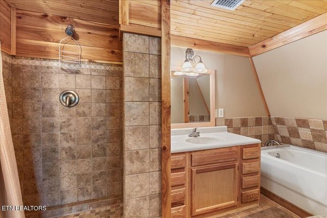 1736 Rafter Road, Tellico Plains, TN 37385