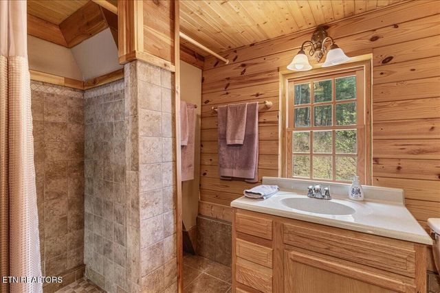 1736 Rafter Road, Tellico Plains, TN 37385