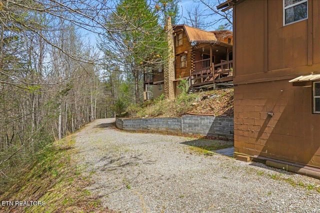 1736 Rafter Road, Tellico Plains, TN 37385
