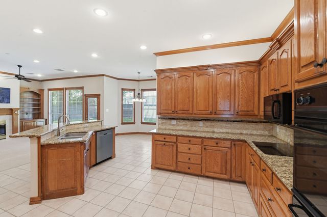 1020 Highland Oaks Drive, Southlake, TX 76092