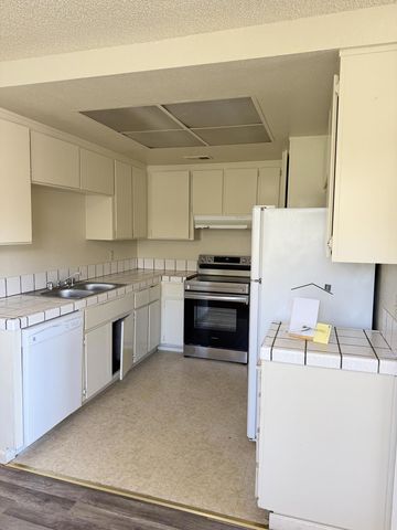 1791 Cherokee Dr 4, Salinas, CA 93906