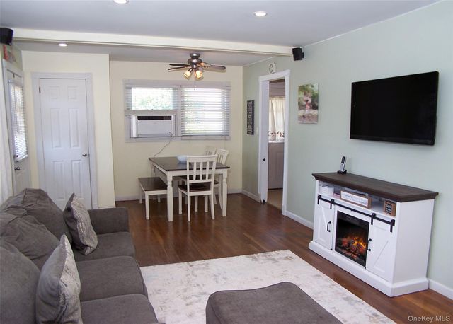 31 Saint Joseph Avenue, Ronkonkoma, NY 11779