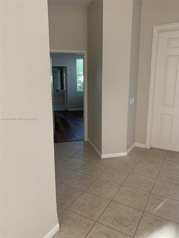 2518 Bay Pointe Ct, Weston, FL 33327