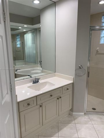 2518 Bay Pointe Ct, Weston, FL 33327