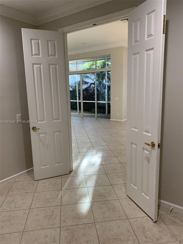 2518 Bay Pointe Ct, Weston, FL 33327
