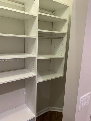 2518 Bay Pointe Ct, Weston, FL 33327