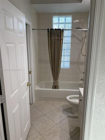 2518 Bay Pointe Ct, Weston, FL 33327