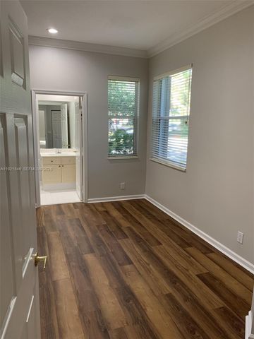 2518 Bay Pointe Ct, Weston, FL 33327