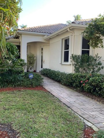 2518 Bay Pointe Ct, Weston, FL 33327