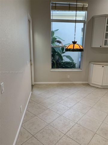 2518 Bay Pointe Ct, Weston, FL 33327