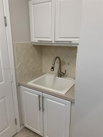 2518 Bay Pointe Ct, Weston, FL 33327